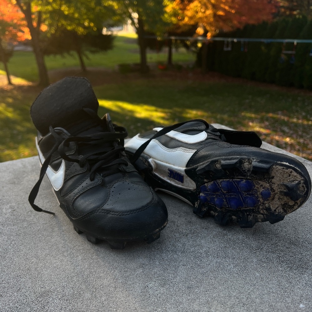 Baseball cleats